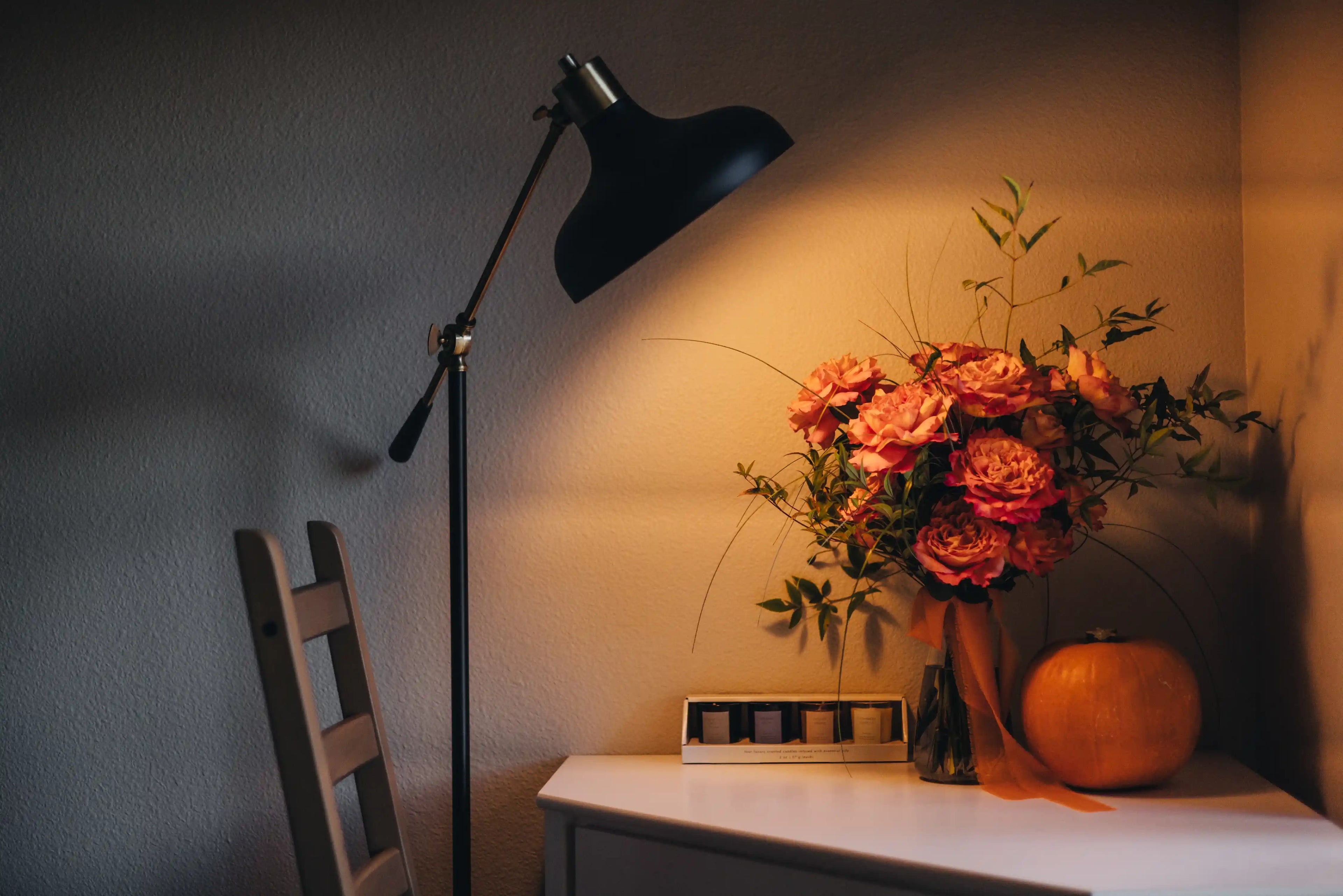 Autumn-toned bouquet with garden roses in a cozy home setting — part of the Kvetka Flower subscription in Austin, TX.